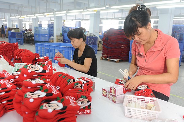 Workers at a toy factory in Shantou, Guangdong province. By June this year, the city had approved nearly 6,000 foreign direct investment projects. (Photo/Xinhua)