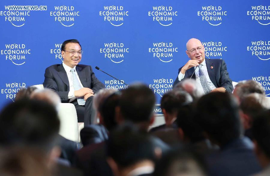 Chinese Premier Li Keqiang (rear L) exchanges views with Klaus Schwab (rear R), founder and executive chairman of the World Economic Forum (WEF) and other participants at the World Economic Forum (WEF) in Dalian, northeast China's Liaoning Province, Sept. 9, 2015. (Photo: Xinhua/Yao Dawei)