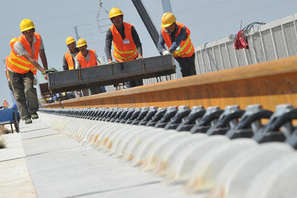China Railway Erju Co Ltd's workers construct a railway project in Yuncheng, Shanxi province. (Photo/Xinhua)