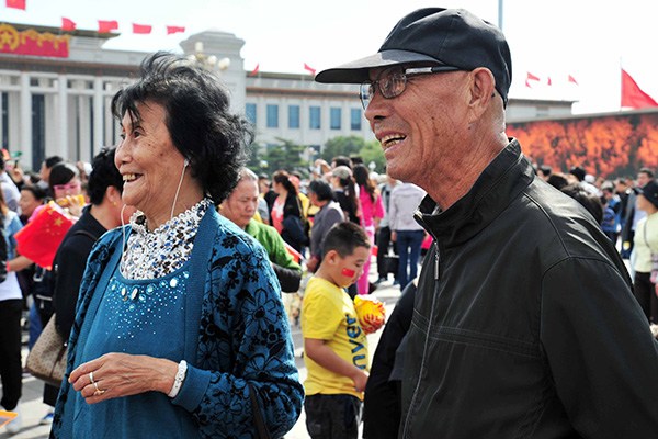 A couple visits Tian'anmen Square in Beijing. As Chinese society ages rapidly, growing demand from senior tourists is likely to make them a powerful group within the nation's travel industry. (Photo provided to China Daily)