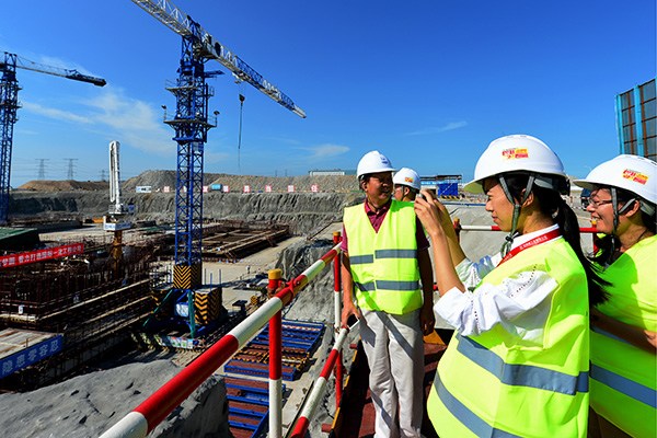 The construction site of a nuclear power project of China National Nuclear Corp in Fuqing county, Fujian province. The company and China General Nuclear Power Group will support Hinkley Point C project in the United Kingdom. (Photo/Xinhua)