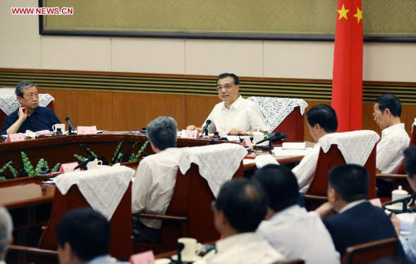 Chinese Premier Li Keqiang presides over a meeting on reforms of state-owned enterprises (SOEs) in Beijing, capital of China, Sept. 18, 2015. Chinese Vice Premier Zhang Gaoli also attended the meeting. (Photo: Xinhua/Yao Dawei)