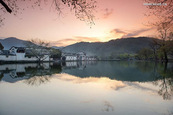 Photo taken on March 25, 2015 shows the morning scenery of Nanhu, or South Lake, at Hongcun, an ancient village in Yixian county of Huangshan city, East China's Anhui province. Listed as a world cultural heritage site, the village preserved a remarkable extent of the surviving examples of Anhui-style architecture. (Photo/Xinhua)