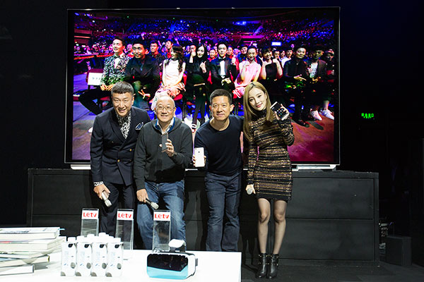 Jia Yueting(third from left), founder and CEO of LeTV Holdings Co Ltd, poses in front of the 120-inch tele with invited celebrities for a picture on October 27, 2015 during the company's porduct launch event held in Beijing. (Photo provided to chinadaily.com.cn)