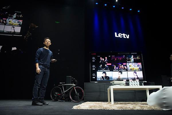 Jia Yueting, founder and CEO of LeTV Holdings Co Ltd, delivers a keynote speech on October 27, 2015 during the company's porduct launch event held in Beijing. (Photo provided to chinadaily.com.cn)