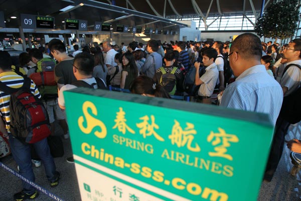 Spring Airlines Co Ltd, the first low-cost carrier in China, took off in 2005 and runs 15 international routes, making up 18 percent of its entire network by the end of 2013. Provided to China Daily