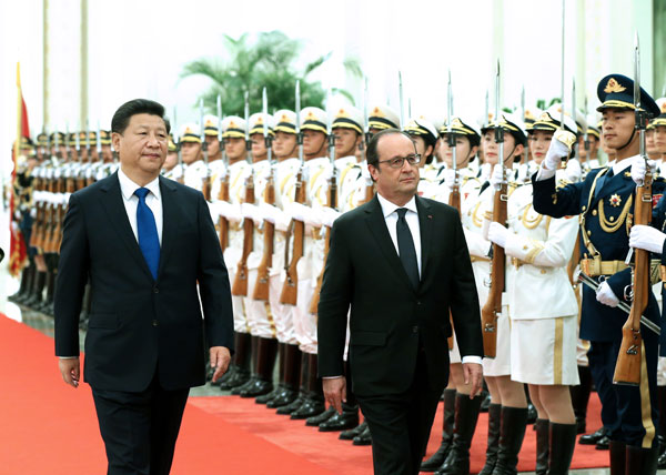 Chinese President Xi Jinping welcomes visiting French President Francois Hollande in Beijing, Nov 2, 2015.(Photo/Xinhua)