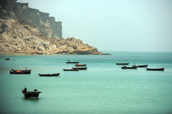 Fishboats berth in the bay of Gwadar, southwestern Pakistan, on May 11, 2015. (Photo: Xinhua)