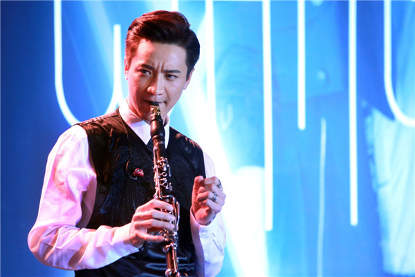Clarinetist Wang Tao experiments with music of classical, pop, jazz and rock in his latest album, Night & Day. (Photo: China Daily/Zou Hong)