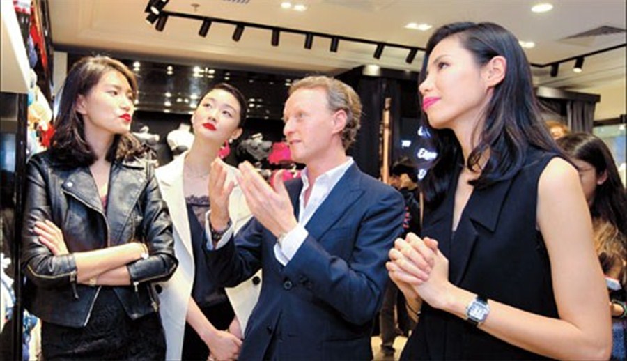 Jacques Roizen (third from left), CEO of Etam China, introduces the concept of French brand Etams lingerie line.(Photo/Shanghai Daily)