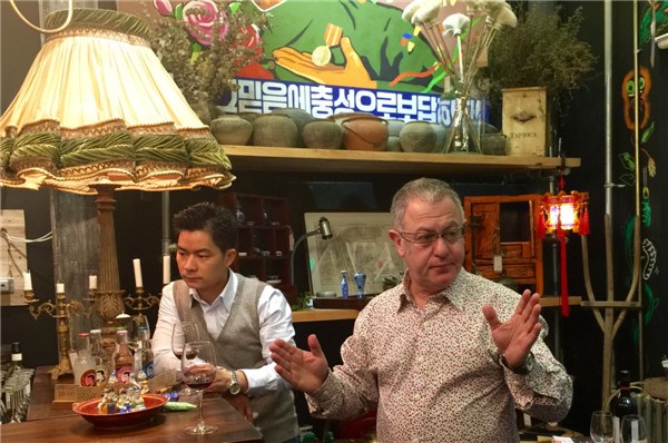 British winemaker and writer Robert Joseph talks about boosting China's wine culture.(Photo provided to China Daily)