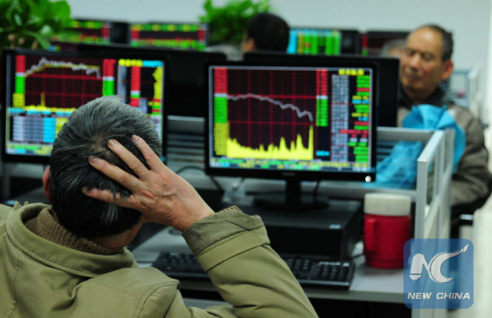 An investor follows information at a stock trading hall in south China's Jiangxi Province on Nov. 27, 2015. (Xinhua photo/Hu Guolin)