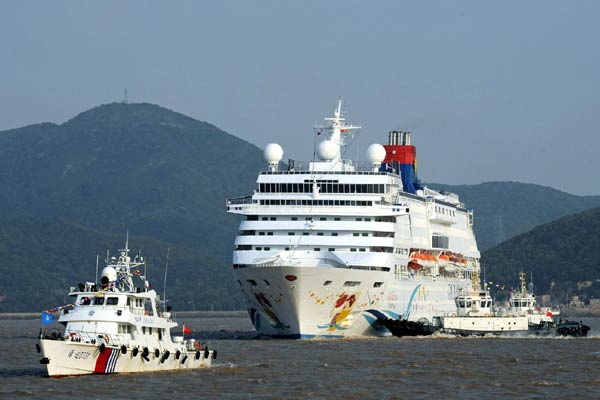 The Star Aquarius from Taiwan approaches the new cruise port at Zhoushan on Oct 13, 2014.(Photo provided to China Daily)