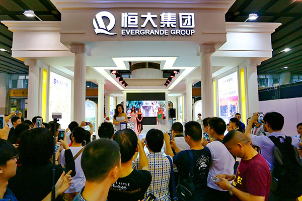 The booth of Evergrande Real Estate Group Ltd at a property expo in Guangzhou, capital of Guangdong province. (LIU JIAO/FOR CHINA DAILY)