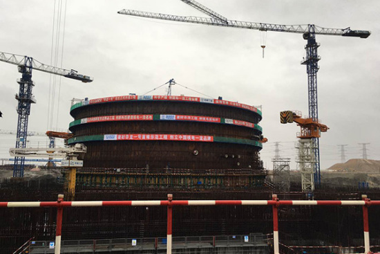 The construction site of the first Hualong One nuclear power unit, coded as the No 5 nuclear power unit in Fuqing, Fujian province on December 9, 2015. [Photo/chinadaily.com.cn]