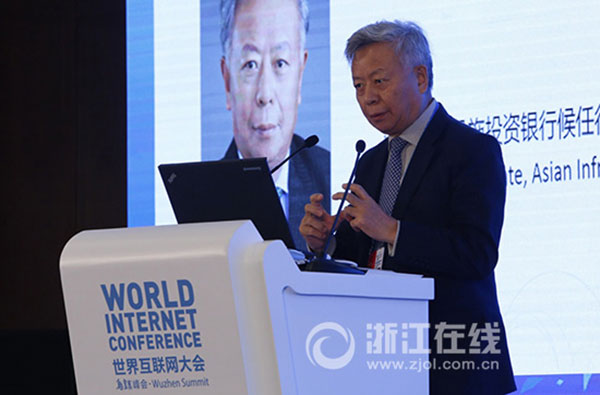 Jin Liqun, the president-designate of the AIIB,addresses the the Second World Internet Conference in Wuzhen, East China's Zhejiang province on Wednesday.