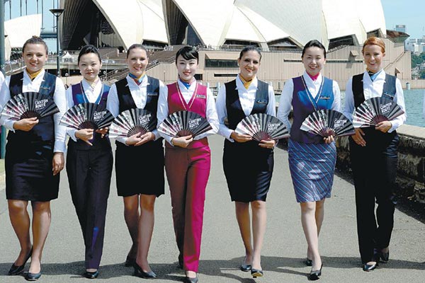 Flight attendants of different nationalities with China Southern Airlines pose for a group photo in front of the Sydney Opera House, a famous landmark in Australia.(Provided to China Daily)