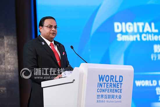 Mohamed Ashmalee, State Minister of Finance and Treasury of Maldives, speaks at a sub-forum of the World Internet Conference in Wuzhen, Zhejiang province, Dec 17, 2015. (Photo/zjol.com.cn)