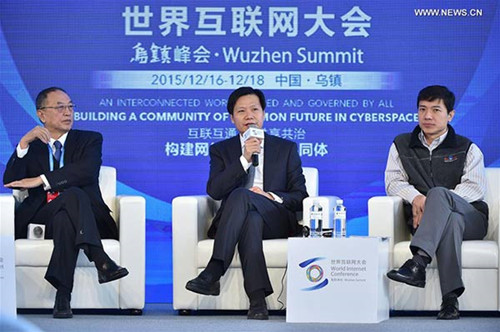 Lei Jun (C), founder of Xiaomi, speaks at a forum on Internet innovation of the 2015 World Internet Conference in Wuzhen, East China's Zhejiang Province, Dec 17, 2015. (Photo/Xinhua)