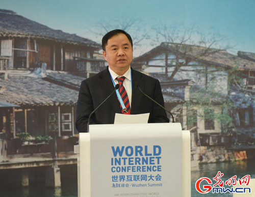 Chen Zhaoxiong, vice-minister of Ministry of Industry and Information Technology of China, delivers a speech at a sub-forum of the ongoing World Internet Conference, in Wuzhen, Zhejiang province, Dec 18, 2015. （Photo/Gmw.cn）