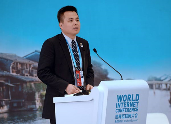 Li Xiaodong, President and CEO of China Internet Network Information Center, makes speech as the moderator of the Cyberspace Governance Forum at the 2nd World Internet Conference in Wuzhen, Zhejiang province, Dec 18, 2015. (Photo/Gmw.cn)