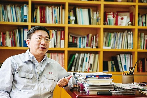 Liu Jinsong, president of the Micson Industrial Automation Co talks about his expectation for the country to develop its own chip industry.(Photo: Shanghai Daily/Xu Kaikai)