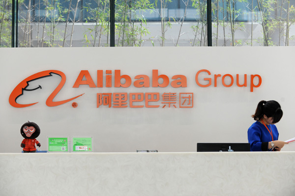 A receptionist works at Alibaba's headquarters in Hangzhou, capital of East China's Zhejiang province, Jan 30, 2015. (Photo/Xinhua)