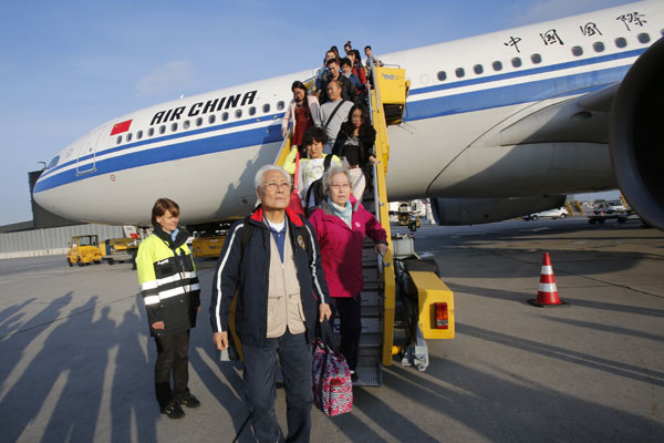 Passengers land in Vienna from a new Air China route on May 5, 2014. (Photo: Xinhua/Zhang Yuwei)