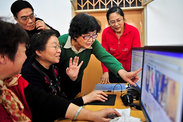Retired people learn to shop online. A recent survey shows Chinese shoppers tend to stick with British e-retailers if they like what they buy in shops in the United Kingdom while on holiday. (Photo/China Daily)