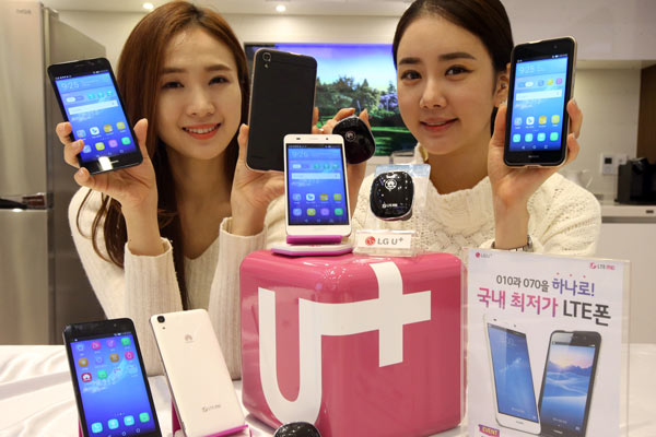 Huawei Technologies Co's latest smartphone model Y6 debuted in Seoul, South Korea, in December 2015. (Photo/China Daily)