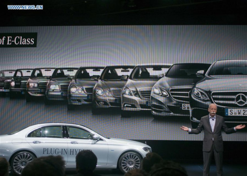 Mercedes-Benz car chief Dr. Dieter Zetsche introduces the new E-Class sedan during a press conference at the North American International Auto Show (NAIAS) in Detroit, the United States, Jan. 11, 2016. (Photo: Xinhua/He Xianfeng)