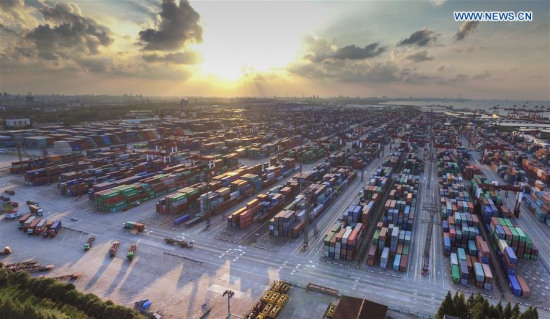 Aerial photo taken on Sept. 19, 2015 shows the Waigaoqiao container pier of the Shanghai free trade zone (FTZ) in Shanghai, east China. (Photo: Xinhua/Pei Xin) 