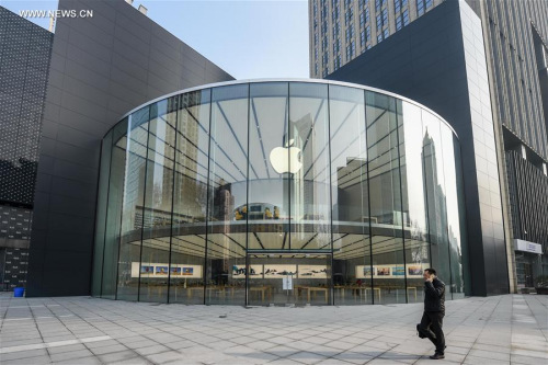 A man walks past a new Apple Store in Nanjing, capital of east China's Jiangsu Province, Jan. 14, 2016. Nanjing's second Apple Store will go into business on Jan. 16. (Photo: Xinhua/Yang Lei)