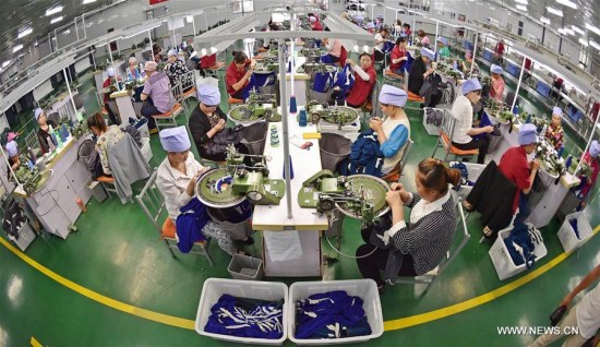 Workers make clothing ta a textile mill in Yinchuan, northwest China's Ningxia Hui Autonomous Region, June 22, 2015. China's economy grew by 6.9 percent in 2015.(Photo: Xinhua/Wang Peng)