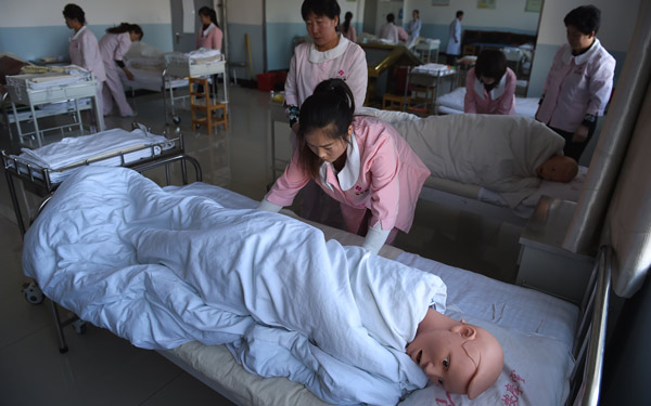 Rurual workers receive training as homecare service workers at a company in Ulanqab, the Inner Mongolia autonomous region. With support from the local government, more than 3,000 rural workers have been trained free of charge. (Photo/Xinhua)