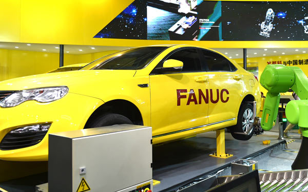 Japanese robot maker Fanuc Corp's product at a fair in Shanghai.(Photo/China Daily)