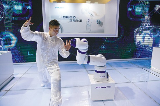Tai Chi practitioner doing Tai Chi with a robot at the World Forum On Robots, in Beijing, on Nov 24. (Photo/Xinhua)