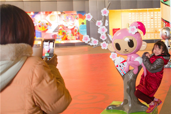 A child poses for a photo in front of a Lane Crawford franchise store decorated with Disney-themed pictures and statue in Shanghai. (Photo: China Daily/Gao Erqiang)
