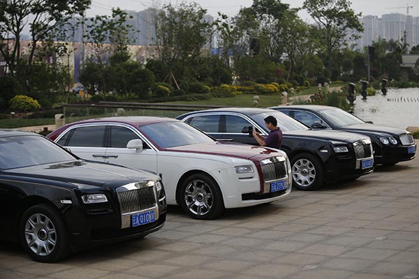 A row of Rolls-Royce vehicles in front of a hotel in Kunming, Yunnan province. Wang Yuheng/China Daily