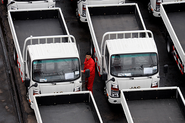 Trucks manufactured by Anhui Jianghuai Automobile Co stand ready for shipment to Algeria at the port in Lianyungang, Jiangsu province. JAC exported more than 30,000 trucks to Africa from 2011 to 2015. (Photo/China Daily)