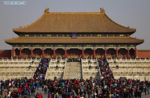 Tourists visit the Palace Museum, also known as the Forbidden City, during the Spring Festival holidays in Beijing, capital of China, Feb. 10, 2016. (Photo: Xinhua/Shen Bohan)