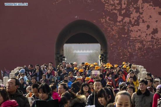 Tourists visit the Palace Museum, also known as the Forbidden City, during the Spring Festival holidays in Beijing, capital of China, Feb. 10, 2016. (Photo: Xinhua/Shen Bohan)