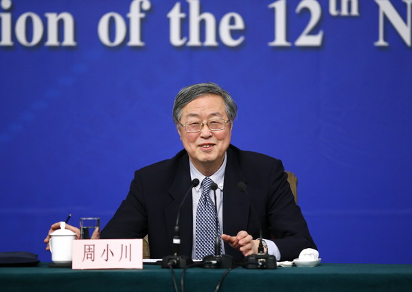 Zhou Xiaochuan, governor of People's Bank of China, takes questions from journalists at home and abroad during an ongoing press conference on March 12, 2015. (Photo / Xinhua)