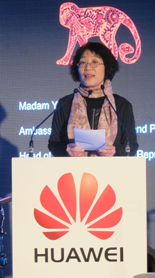 Ambassador Yang Yanyi, Head of the Chinese Mission to the EU, delivers a speech at Huawei's Chinese New Year reception in Brussels on  Feb 17, 2016. (Photo by Gao Shuang/chinadaily.com.cn)