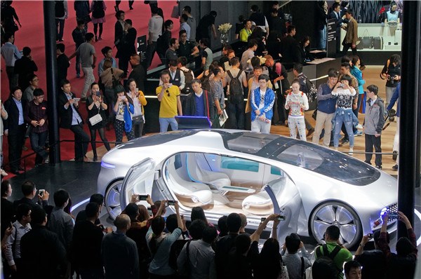 The Mercedes-Benz F 015 autonomous driving concept car attracts attention at the Shanghai autoshow in April 2015.LOU DINGHE/CHINA DAILY