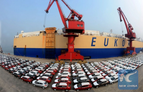 A total of 350 vehicles are to be loaded on a cargo ship for export at a port in Lianyungang, east China's Jiangsu Province, Jan. 9, 2016. (Photo: Xinhua/Wang Chun)