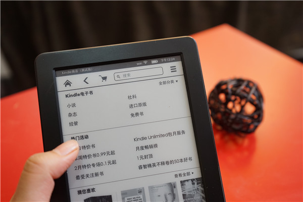 A Kindle tablet that provides access to Chinese language e-books. LI SANXIAN/CHINA DAILY