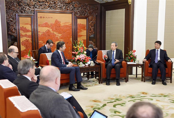 Chinese Vice Premier Ma Kai (2nd R) meets with an European delegation in Beijing, capital of China, Feb. 26, 2016. The delegation was led by Eurogroup President Jeroen Dijsselbloem, Vice President of the European Central Bank (ECB) Vitor Constancio and Pierre Moscovici, the EU commissioner for economic and financial affairs, taxation and customs.(Xinhua/Wang Ye) 