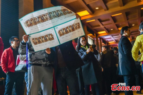 Buyers crowd a home sales center in Hangzhou City, the capital of East Chinas Zhejiang Province. More than 2,000 buyers competed to buy 388 newly-listed houses. Several cities in China have seen the market for new housing rebound after the Lunar New Year holiday. (Photo/CFP)