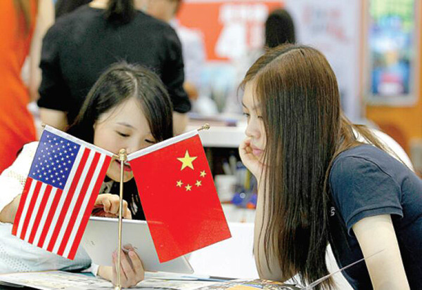 A home sales agent for US properties explains the house purchase details to a potential buyer in Shanghai. (Photo provided to China Daily)